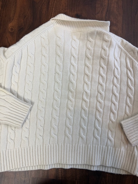 Aritzia Sunday Best Lottie Collared Cable-Knit V-Neck Sweater in Whisper White - Picture 7 of 10